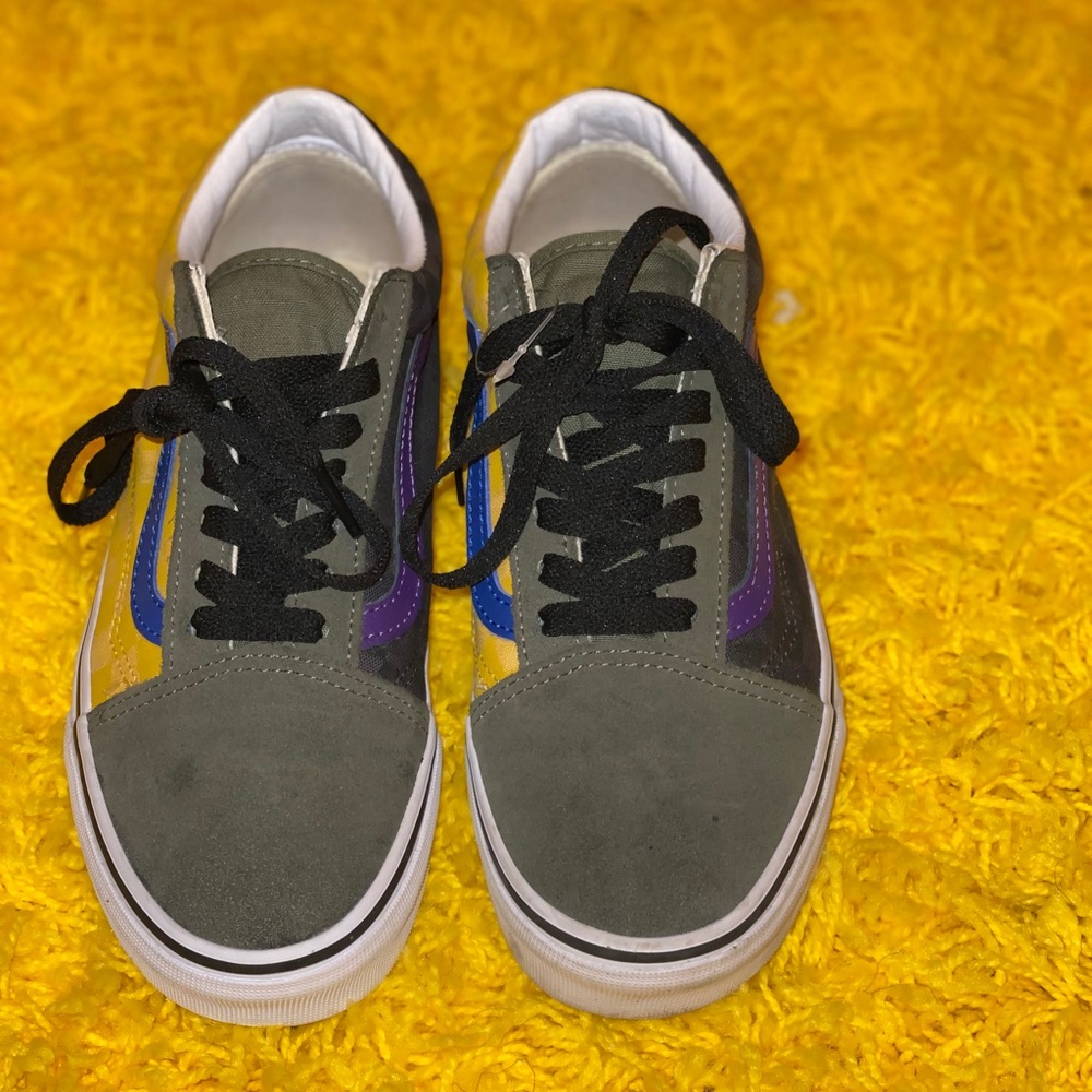 Vans worn a couple times. EXCLUSIVE‼️